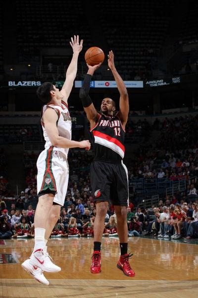 频频威胁对 频频威胁对